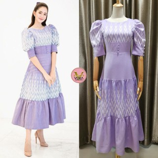 VORA (วอร่า)​: Dress ยาวแขนพอง ช่วงเอวเข้ารูป เนื้อผ้าพิมพ์ลวดลายผ้าไทย