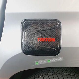 ครอบฝาถังน้ำมัน Mitsubishi Triton คาร์บอนเคฟล่าโลโก้แดง ใส่สำหรับ 4 ประตู ใส่ปี 2019 ถึงปัจจุบัน