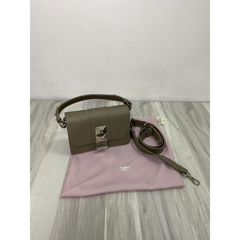 used ateasurebox taupe layer