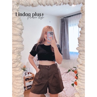 พร้อมส่ง   กางเกงขาสั้นกระดุมหน้า2เม็ด แต่งกระเป๋าตรงเอวใบเล็กสุดน่ารัก ผ้าคอตตอนกึ่งยีนส์เนื้อดี