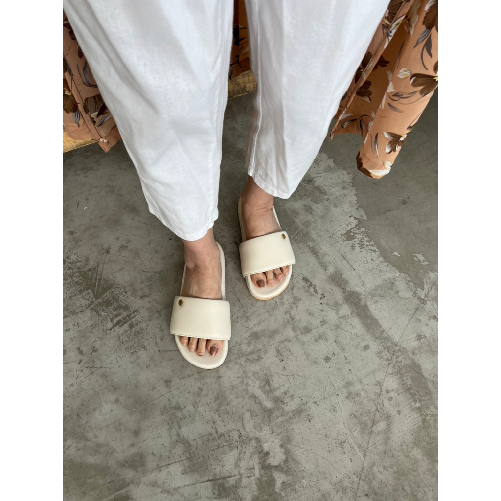 PUFFSHOES.OFFICIAL : DAIKI WALK Foot Therapy Series Beige