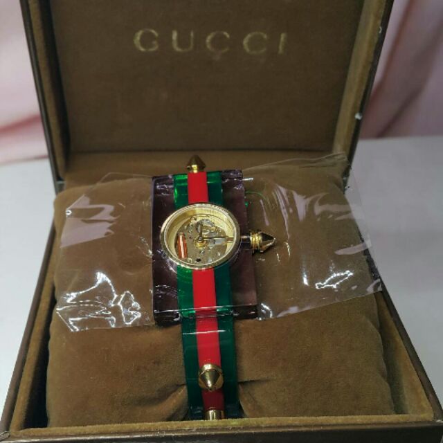 นาฬิกา  Gucci  แบบกำไล. เขียวแดง