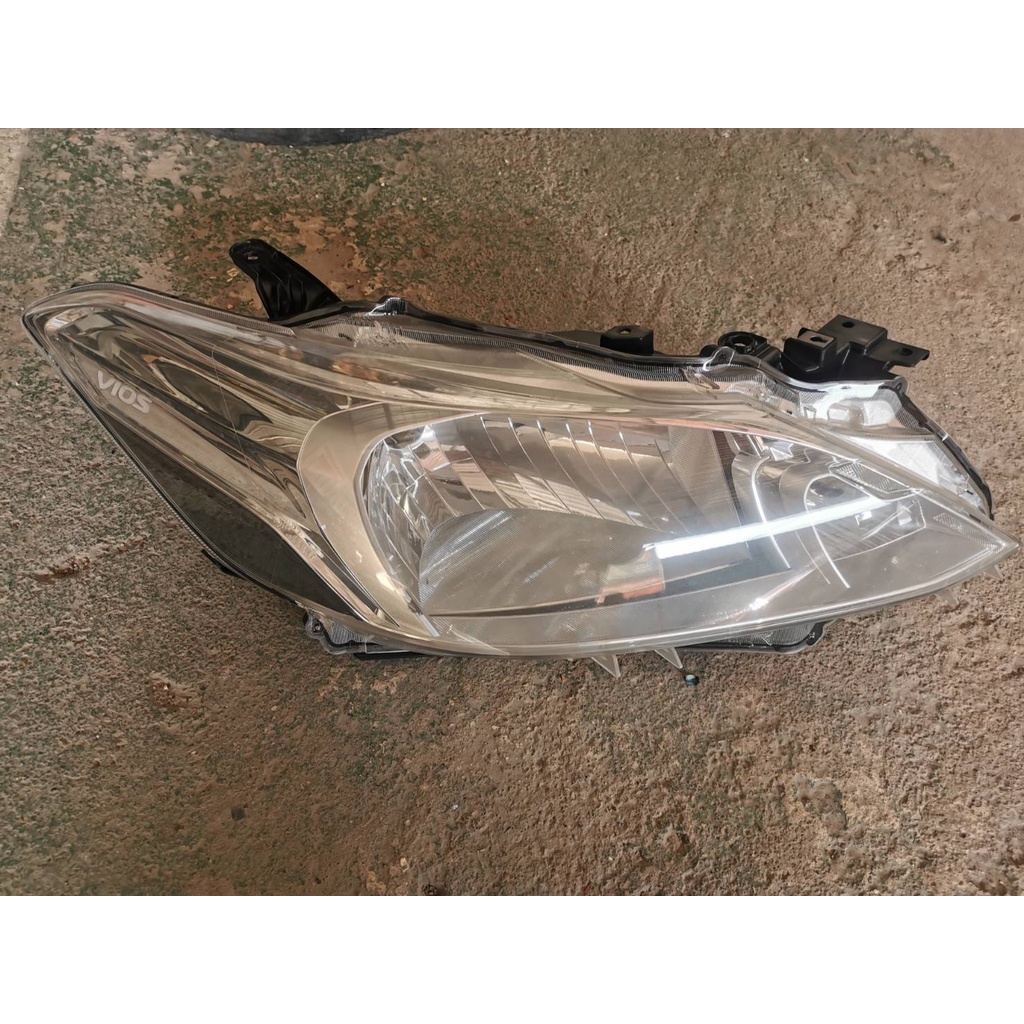 ไฟหน้าขวาTOYOTA VIOS ปี2014-17