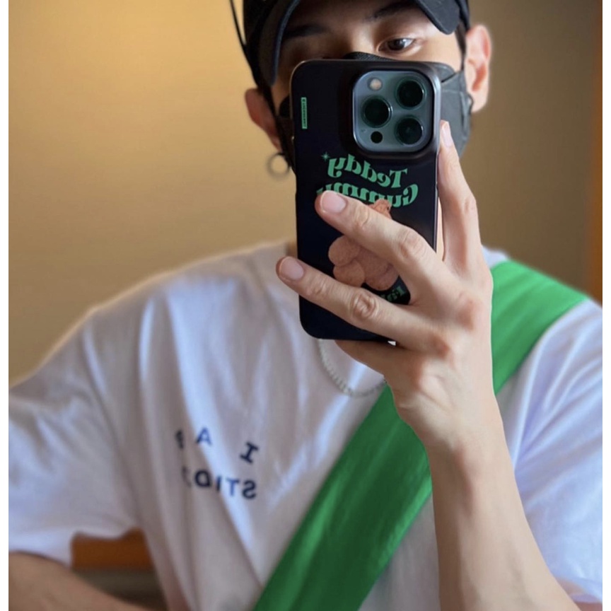 theninemall / Yang Yoseop wear - stand fabulous bear phone case compatible for iPhone 13 pro max 12 11 14 s22 ultra s20 s21 plus card slot bear black white the nine mall ninemall flip4