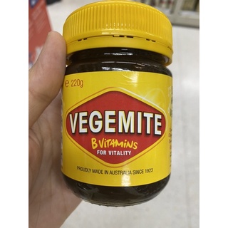 ผลิตภัณฑ์ สำหรับทาขนมปัง ตรา คราฟท์ 220g. Vegemite Spread ( Kraft Brand )