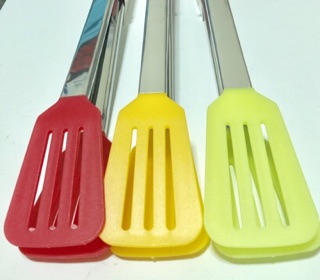 ที่หนีบที่คีบ หัวซิลิโคน คละแบบและสี  ขนาด 5x30x6cm Clamps, tongs, silicone heads, assorted designs and colors