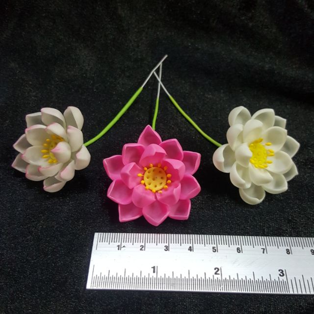 ดอกบัวหลวงจิ๋วดินปั้น  หน้าดอกกว้าง 4 ซม.
