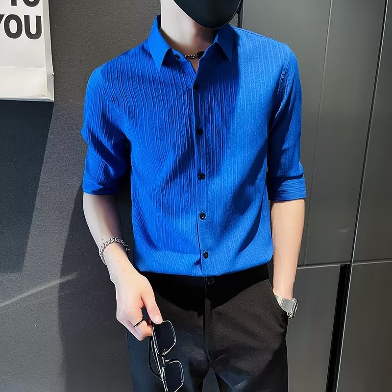 ผู้ชายผ้าไหมน้ําแข็งครึ่งแขนเสื้อผู้ชายเกาหลีรุ่นสามไตรมาสเสื้อผ้าไหมน้ําแข็งเสื้อย่นฤดูร้อนกลางเอวอินเทรนด์