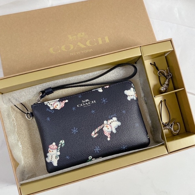 ✴️แท้ ?% COACH BOXED CORNER ZIP WRISTLET WITH SNOWMAN PRINT AND CHARM  C7401 | Shopee Thailand