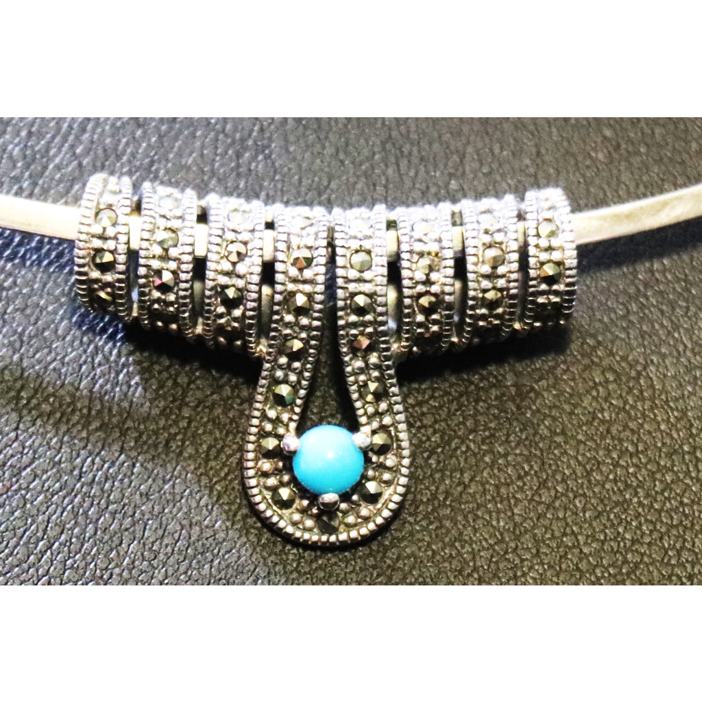 จี้เงินแท้ 925 sterling silver แบบคล้องโช้คเกอร์ ประดับหินเทอร์คว๊อยซ์ turquoise ตกแต่งมาร์คาไซ้ท์ m