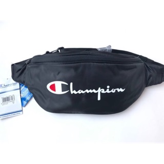 Champion กระเป๋าคาด สกรีนโลโก้ใหญ่ วัสดุ : ผ้าไนล่อน ขนาด : 43 x 17cm ⚫️ สีดำ = 5 💶 : 2,600-