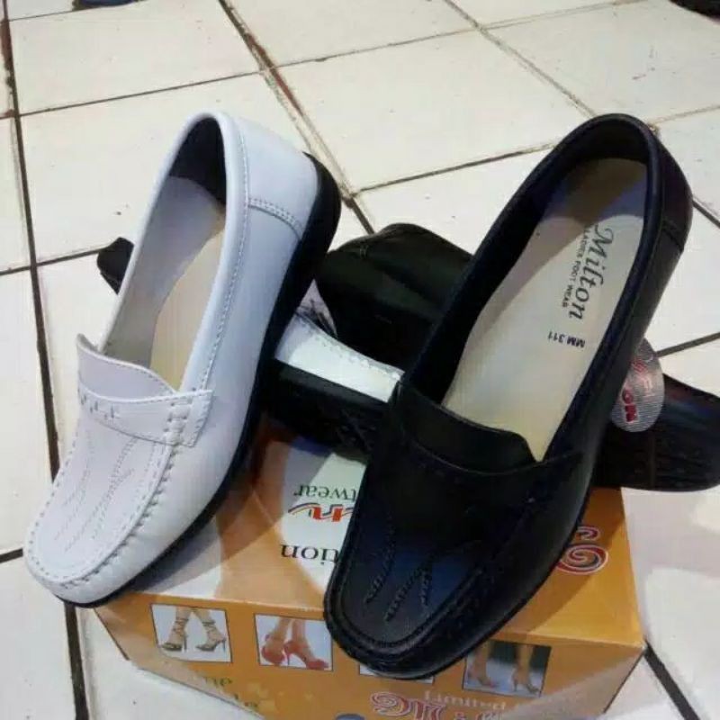 รองเท้าโลฟเฟอร์ผู้หญิง Milton สีดํา/ขาว