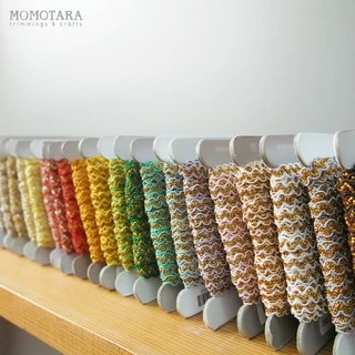 MOMOTARA No. 3006 (ชุดที่ 1) เทปทอ Knit ลายโค้ง Scroll Knit ขนาด 0.7 CM ยาว 18 หลา เทป ริบบิ้น วัสดุตกแต่ง diy งานฝีมือ