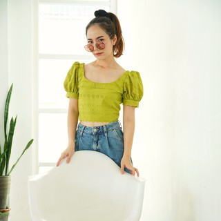 Weerin dolly crop เสื้อครอปลูกไม้ แขนตุ๊กตา สีเขียว