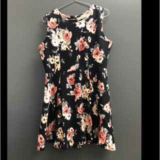 Used เดรสสั้น ลายดอกไม้ size L 36/28/F ยาว 31.5