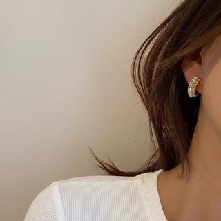 TIMI Lady P pearl half hoop stud earrings ต่างหูประดับมุก ก้านเงินแท้ silver925