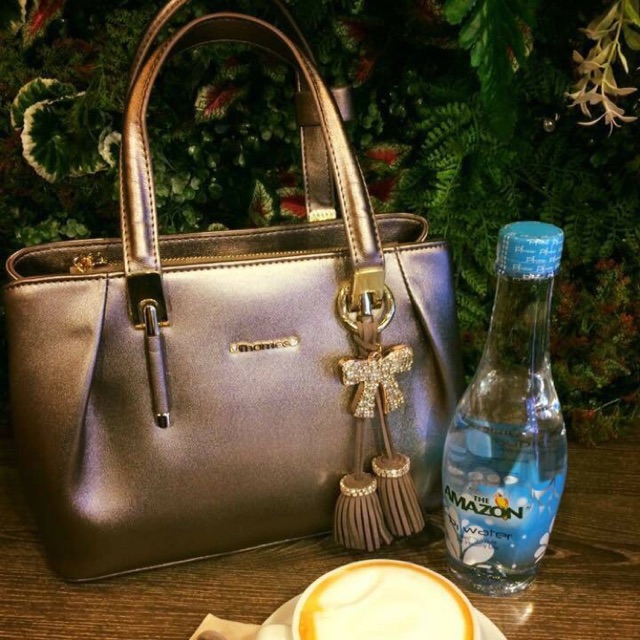 กระเป๋า Thames