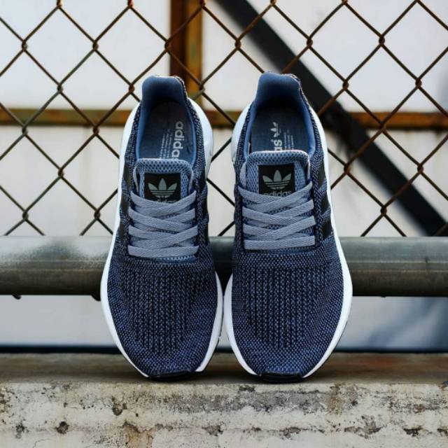 ADIDAS SWIFT RUN NAVY SOLE สีขาว