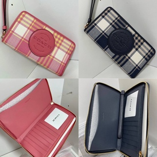 🎀 (สด-ผ่อน) กระเป๋าสตางค์ซิปรอบ ลายสก๊อต C8680 มิดไนท์ ชมพู Dempsey Large Phone Wallet With Garden Plaid Print