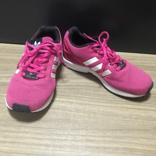 รองเท้าผ้าใบ adidas มือสอง