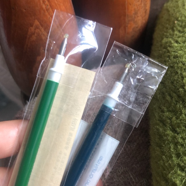 ไส้ปากกา muji 0.38 รุ่นเก่า สี green กับ yellow green