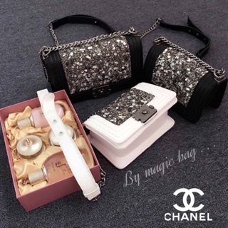 💕 CHANEL BOY 💕  พร้อมส่ง !!!!! รับหน้าร้าน ได้เลยจ้า    มา 2 ไซส์ 2 สี 2 สีเหมือนเดิม คร่า  กระเป๋