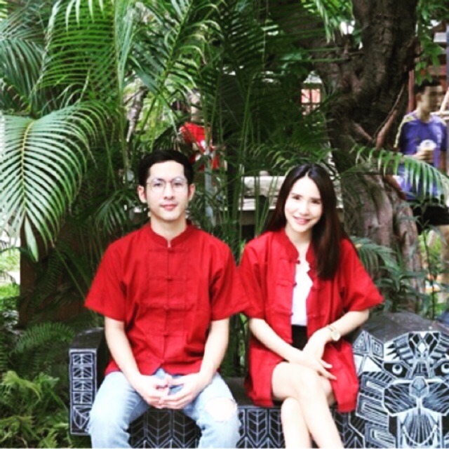 เสื้อพื้นเมือง ใส่ได้ทั้งชาย-หญิง สีแดงสดจ่ายปลายทางได้คะ