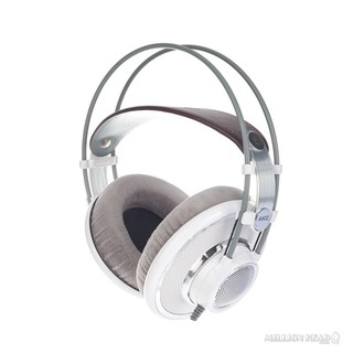 AKG : K701 (หูฟัง AKG K701 มาในสีขาวผสมเทา ทำมาจากพลาสติกอย่างดีตัวหูฟังมีขนาดใหญ่ครอบใบหูได้มิดชิด)