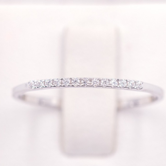 พร้อมส่ง แหวนแถวน่ารัก ทองคำขาว เพชรสวิส ตัวเรือนทองขาว9k ใส่สวยเรียบง่าย ราคาย่อมเยาว์  สวยเท่าเพชรแท้ 9kcz101