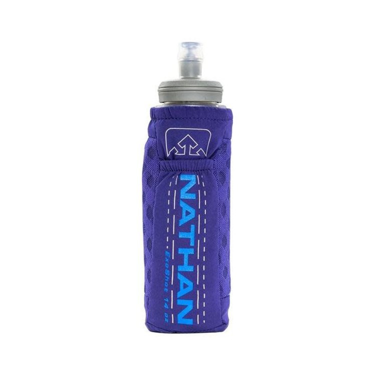 NATHAN EXOSHOT 2.0 14OZ HANDHELD ขวดน้ำนิ่มพร้อมที่คล้องมือสำหรับวิ่ง
