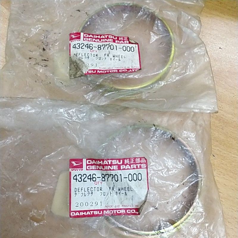 43246-87701 DAIHATSU DELTA DV57 FR WHEEL DEFLECTTOR