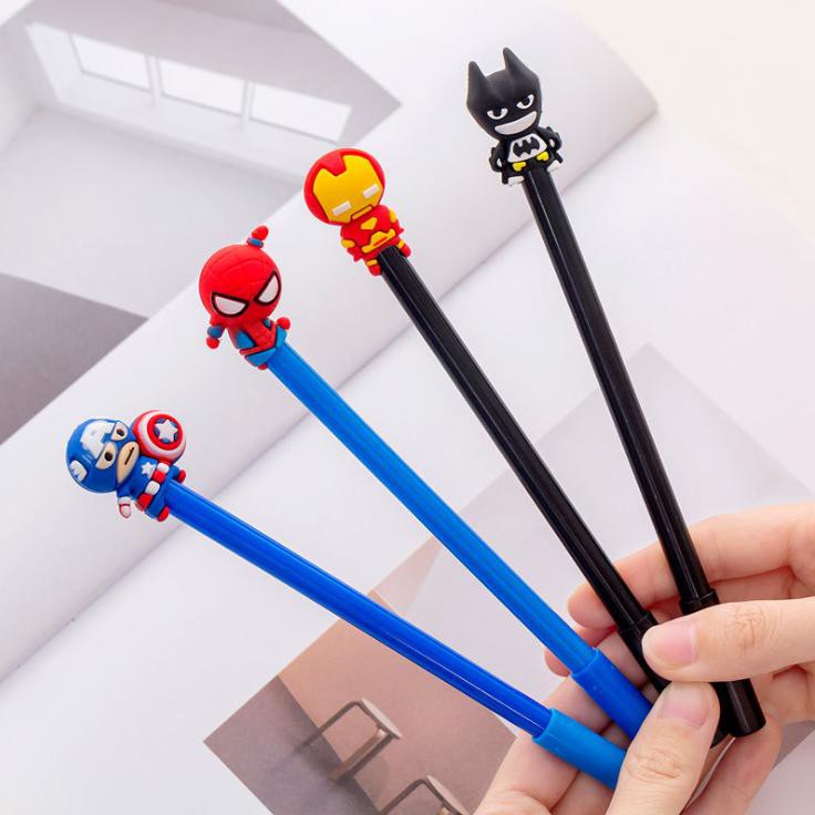 ปากกาเจลตัว Superhero เจลน้ำเงิน แท่งละ 4 บาท พร้อมส่ง ( สุ่มลาย) Ohwowshop เครื่องเขียน ราคาส่ง