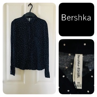 เสื้อเชิ้ตสีกรมลายจุด เเบรนด์ bershka • BSKGIRL