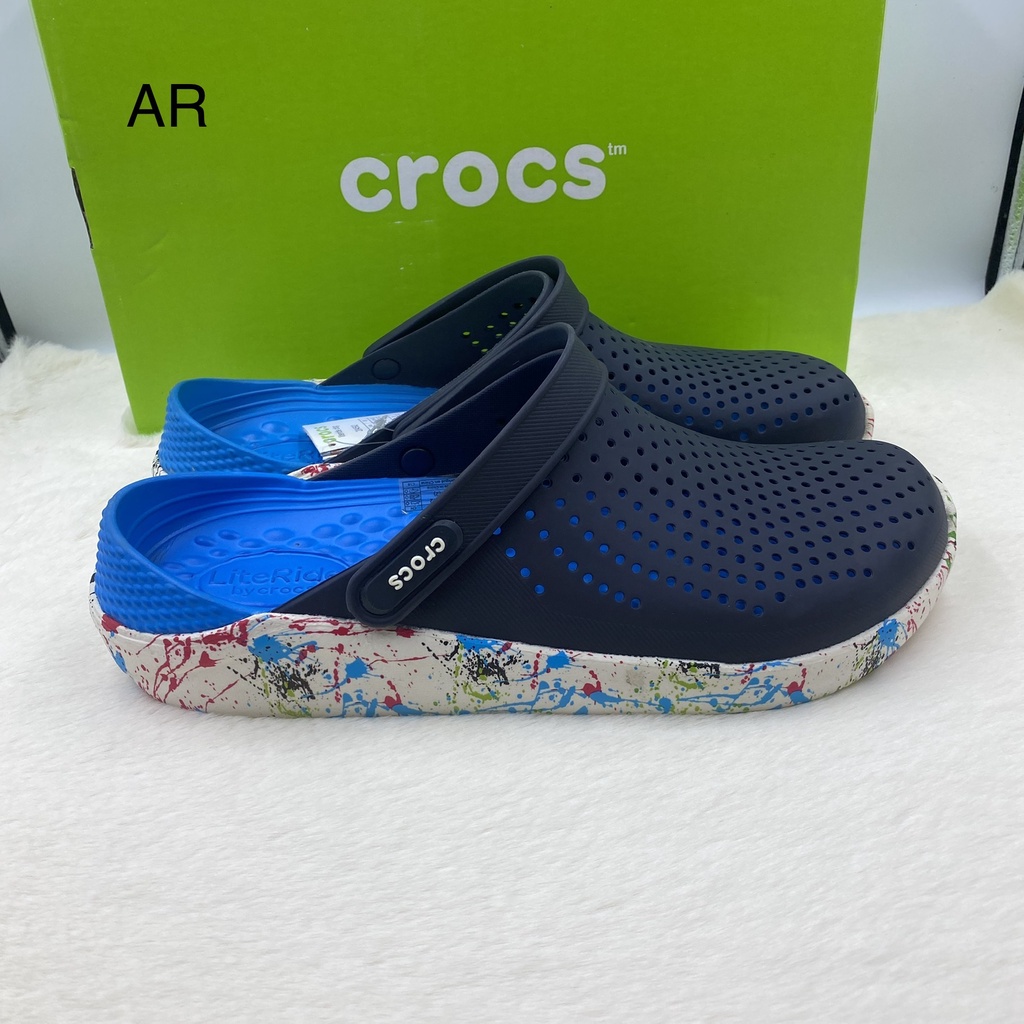 รองเท้าcrocsของผู้ชาย ลายมาใหม่ งานสวย ราคาไม่แพง เบานุ่มใส่สบาย งานสวยทุกสี