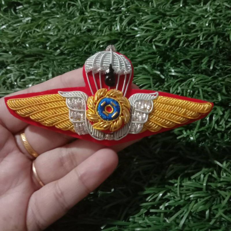ปีกหอกงจักรสีน้ำเงิน(ปีกโดดหอ)