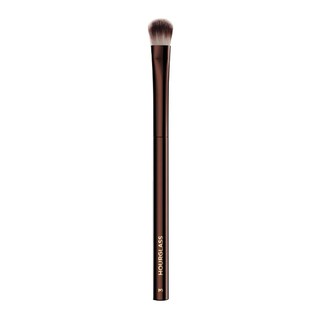 HOURGLASS แปรงแต่งหน้า Brush No 3 - All-Over Shadow แปรงสำหรับดวงตา คิ้ว แปรง อุปกรณ์แต่งหน้า เครื่องสำอาง ความงาม