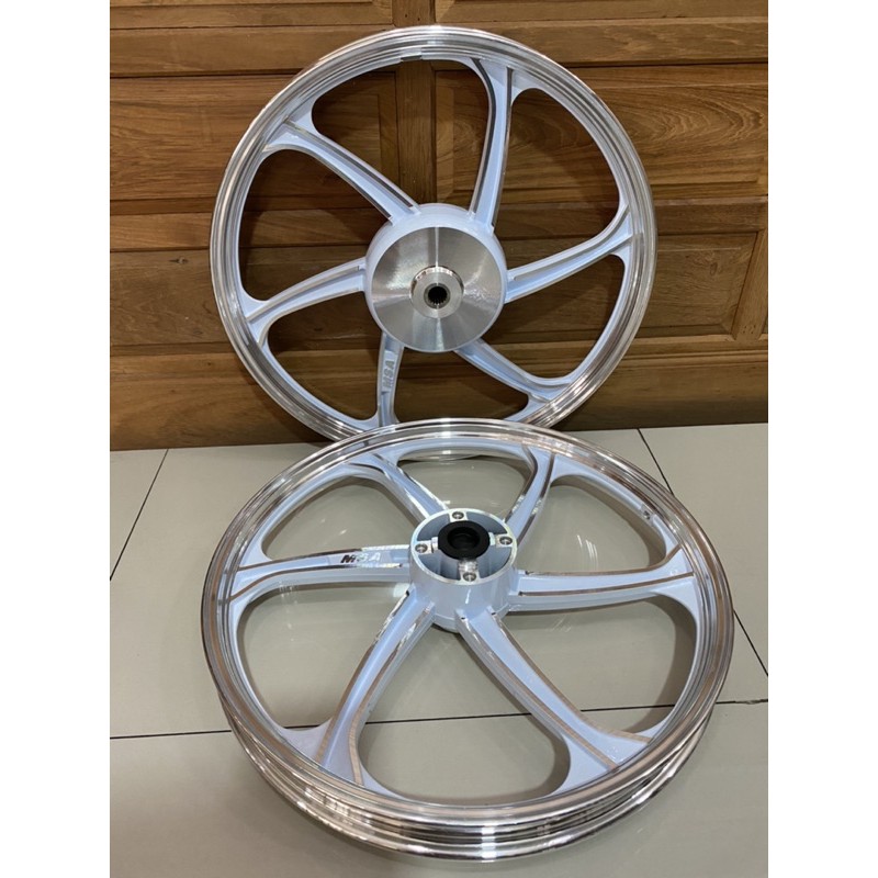 (ลดราคาพิเศษเหลือเพียงไม่กี่คู่‼️)ล้อแม็กYAMAHA (MIO/FINO/NOUVO/TTX) สีขาวปัดขอบ17นิ้ว