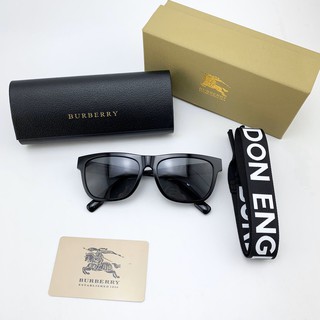 BURBERRY LOGO PRINT SQUARE FRAME SUNGLASSES LANYARD IN BLACK แว่นตากันแดดแฟชั่นผู้ชาย แบรนด์เนม เบอเบอรี่ สีดำ โลโก้