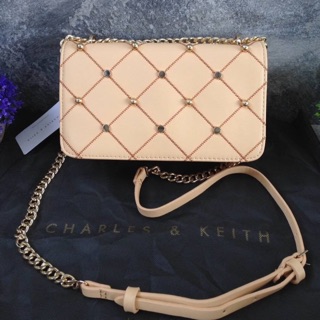 ❌ Sale ‼️ ต่ำกว่าทุน❌  CHARLES &amp; KEITH EMBELLISHED QUILTED CLUTCH