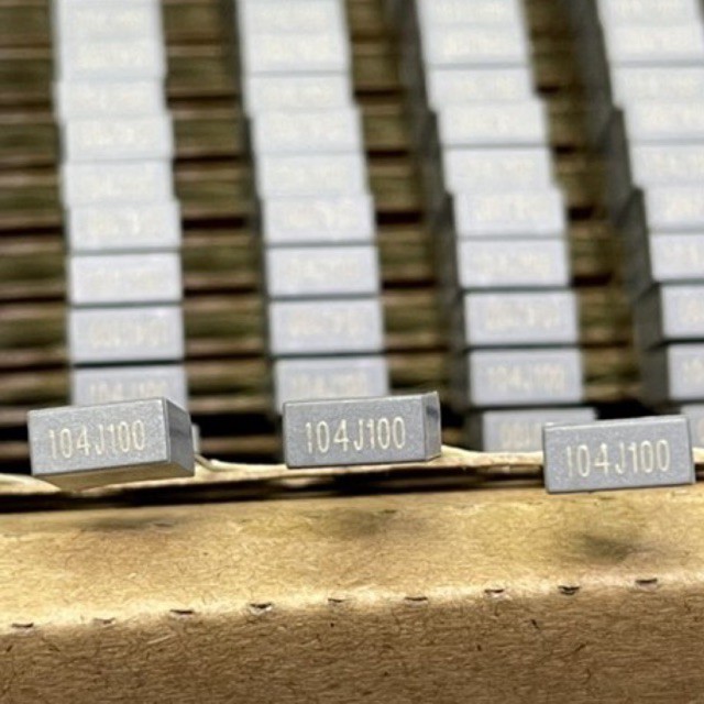 [จำนวน 20ตัว] 104J100 104 Poly โพลี สีเทา