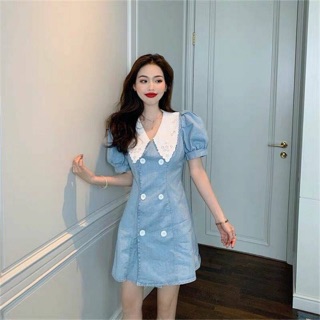 เดรสยีนส์ปกคอบัวผ้าลูกไม้ฉลุลาย แขนดอลลี่งานเย็บตีเกล็ดเข้ารูป ใส่สวยมากๆค่า งานติดกระดุมหน้า ผ้ายีนส์ยืดได้นิดหน่อยจ้า