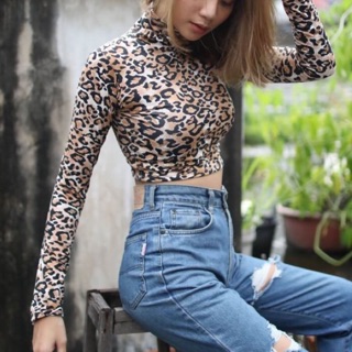 Leopard Crop Top ครอปคอเต่า ลายเสือ เนื้อผ้ายืดหยุ่น ผ้าเนื้อดีไม่ย้วยกระชับตามตัว มีให้เลือกสองแบบ ลายใหญ่กับลายเล็ก