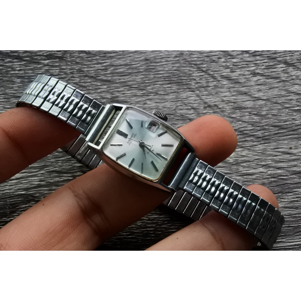 นาฬิกา Vintage มือสองญี่ปุ่น Seiko Matic Lady  ไขลาน Vintage ผู้หญิง ทรงสี่เหลี่ยม กรอบเงิน หน้าเงิน สายสแตนเลสยืดได้