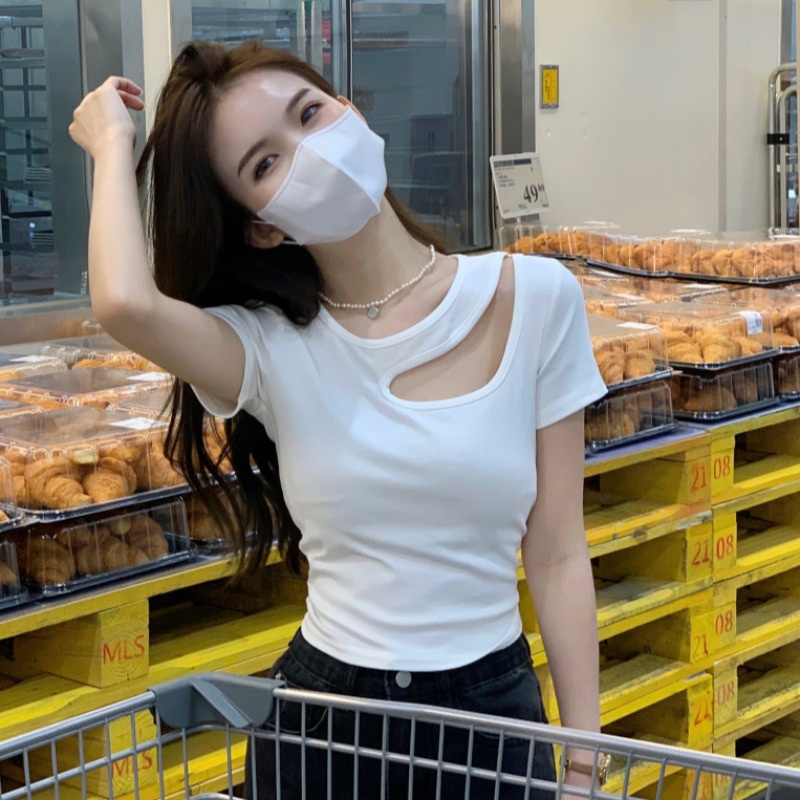 เสื้อยืดแขนสั้นฉลุลายสำหรับผู้หญิงเสื้อตัวสั้นทรงสลิมดีไซน์ใหม่