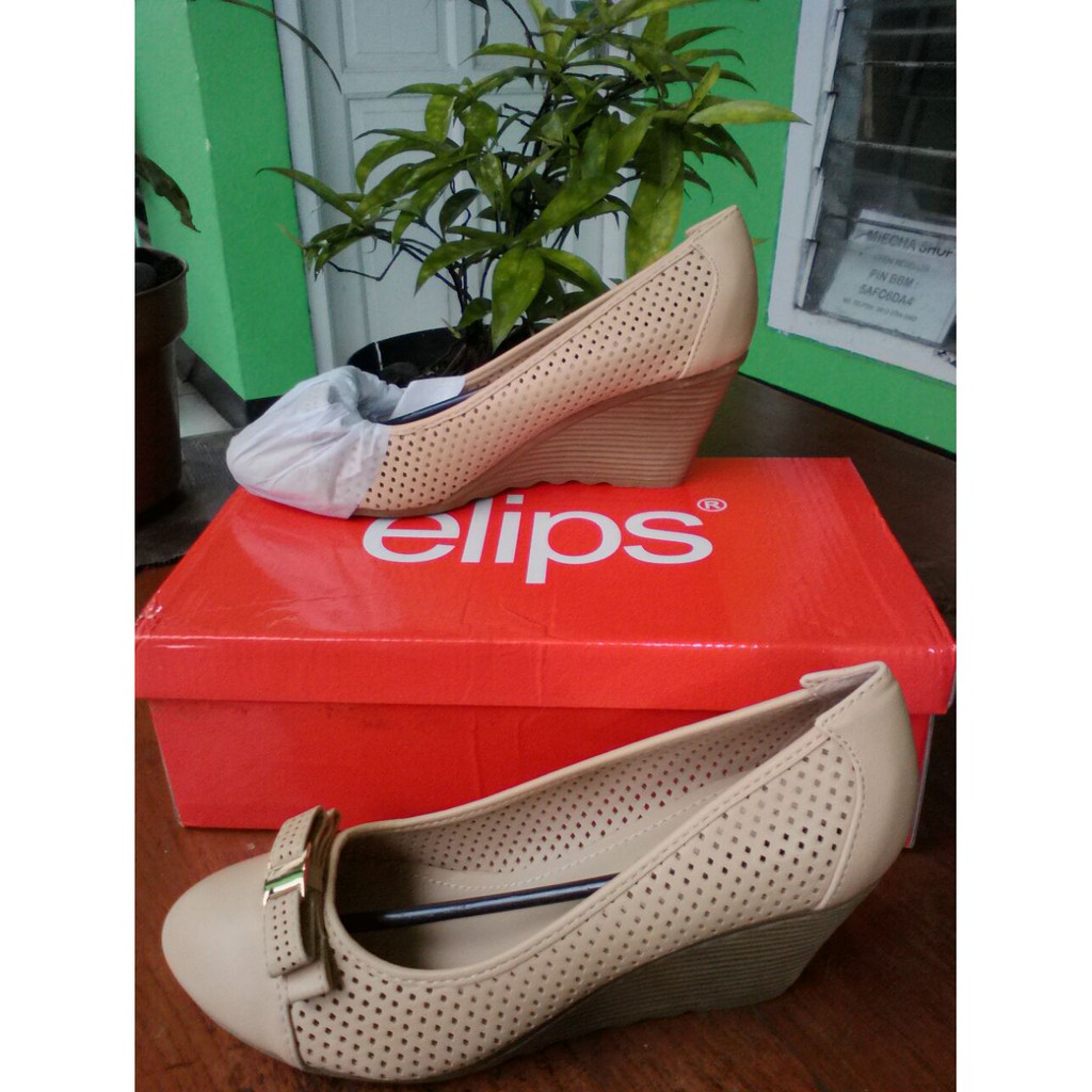 รองเท้าส้นเตารีด แบรนด์ Ellipse