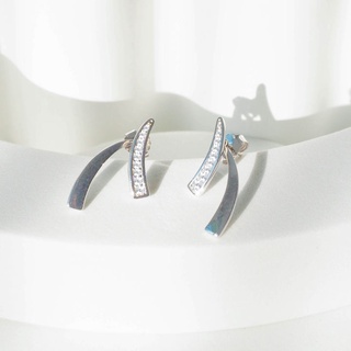 Silvermatters ต่างหูก้านคริสตัลปีกนางฟ้า (Half Crystal Wings Stud)