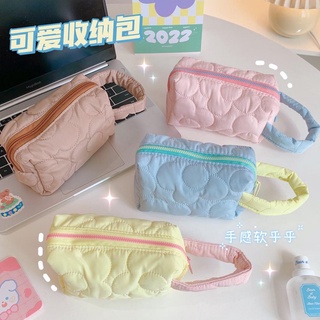 ￼พร้อมส่ง 🎀🎀 กระเป๋าเครื่องสำอาง แบบพกพาอเนกประสงค์ กระเป๋าเก็บเครื่องแป้งคลัตช์สีลูกกวาด น่ารักสุดๆ ราคา 100฿ 👇👇👇👇👇