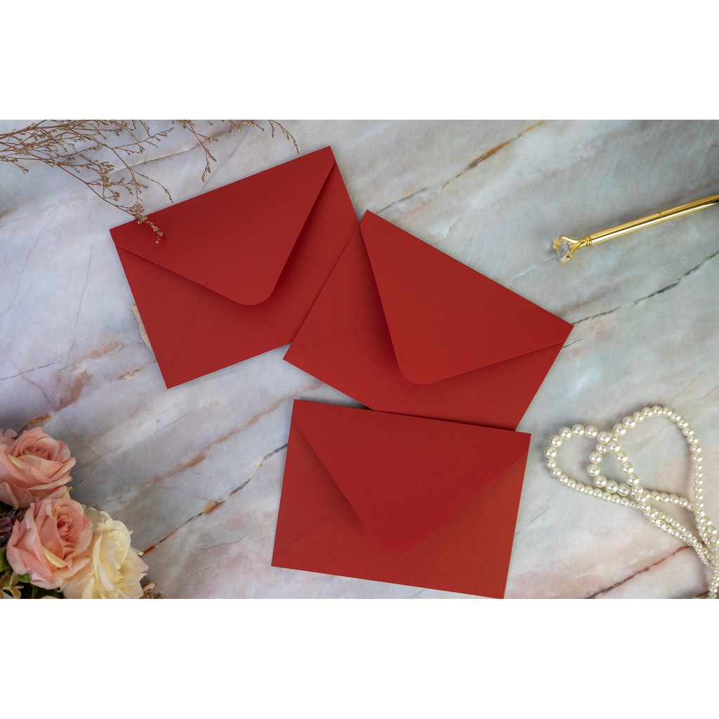 ซองพรีเมียม ไร้กลิ่น สีแดงสด ขนาด 5x7 นิ้ว หนา 120 แกรม!! ทรงยุโรป ซองการ์ดแต่งงาน 50 ใบ