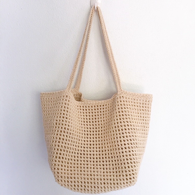 กระเป๋าทรงสี่เหลี่ยมคางหมู ลายคันนา สไตล์มินิมอล