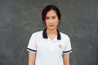 Minimal polo สีขาวปกกรมเข้ม